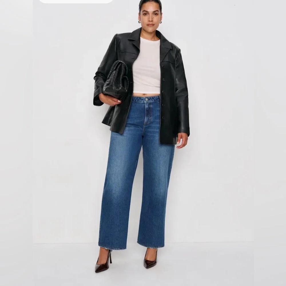 Reformation Charlee Low Rise Straight Leg Short Jeans In Blue Maggiore. Size 30S - Picture 8 of 15